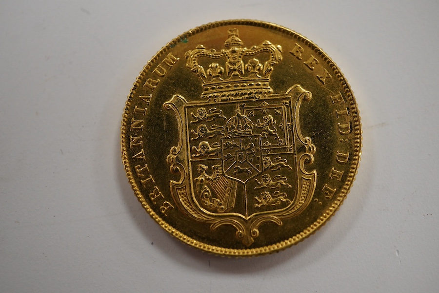 British gold coins, George IV, gold sovereign 1825, crowned shield (S 3801), edge wear, otherwise EF